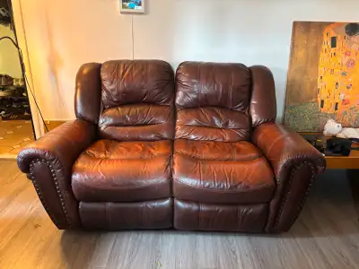 Selling 2x La-Z-Boy Recliner Chairs + 1x La-Z-Boy Reclining Leather Couch All in great shape with on...