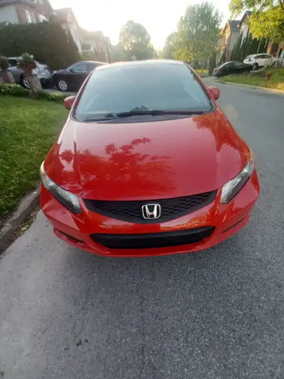Honda civic coupe 2012, 1.8 litre, automatique. 96742 km. Jamais eu d'accident. Voiture non-fumeur....