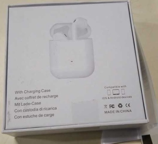 New I 11 true Wireless 5.0 earbuds with charger case in Cell Phone Accessories in Burnaby/New Westminster - Image 2