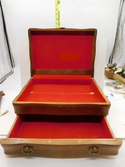 PARKER PICKERS - Good condition with one easy to pull out drawer and the top lifts to have access to...