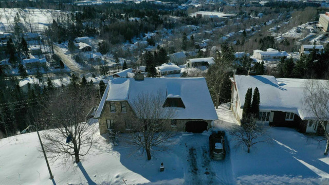 Executive 4 bed, 3.5 bath residence in a park like setting. in Houses for Sale in Corner Brook - Image 2