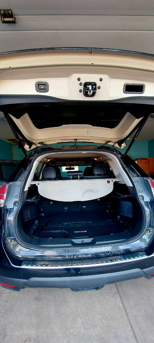 2015 Nissan Rogue in Cars & Trucks in Lethbridge - Image 4