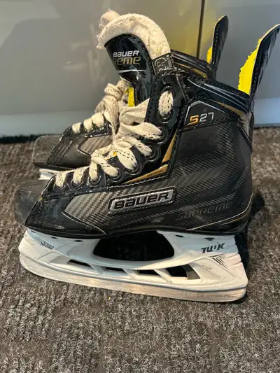 Bauer Supreme hockey skate size 2.5, View more