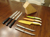 9 Piece Lot of Kitchen Knife Set and Wood Knife Block Holder