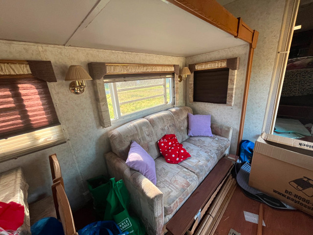 1998 Signature Series 28ft Camper in Travel Trailers & Campers in Belleville - Image 2