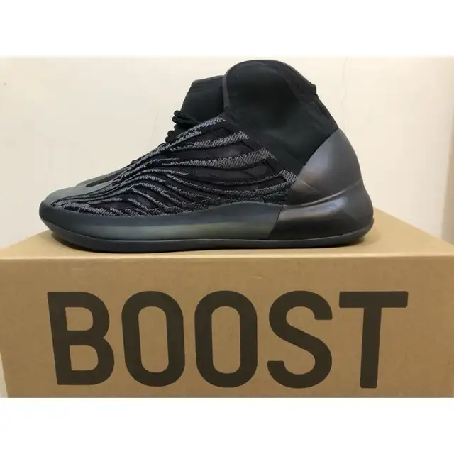 New yeezy qntm onyx size 10/11 in Men's Shoes in Mississauga / Peel Region - Image 2
