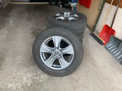 Original from a 2024 RAV4 17x7, 5x114.3 bolt pattern The colour is light grey. Only 5000km on the ro...