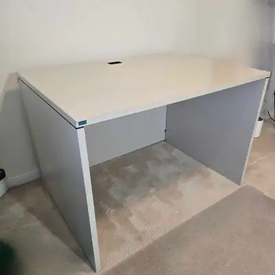 Very sturdy, heavy duty, in excellent condition. Four boards: 1 top, 2 sides, 1 back Easy to assembl...