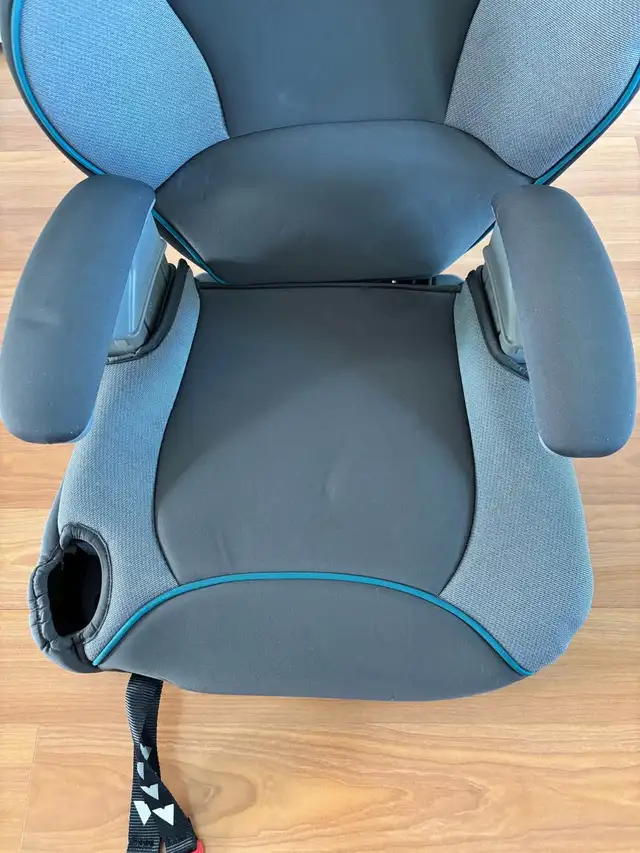 Graco TurboBooster LX Highback Booster Seat (2029 expiry) in Strollers, Carriers & Car Seats in Edmonton - Image 4