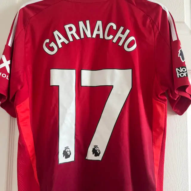 Manchester United Adidas Men's Red 2024/25 Home Jersey in Men's in Laval / North Shore - Image 4