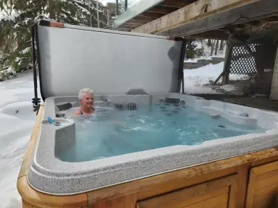 Arctic Spa Tundra 2014 New lid in 2024 Excellent condition., View more