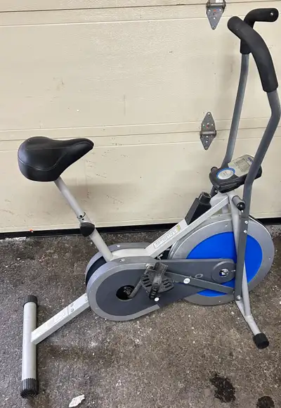 This Weslo elliptical bike is in very good condition asking $ 35 or best offer Owen Sound
