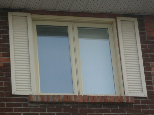 granite, stone, concrete window sill dans Portes, fenêtres et moulures  à Ville de Montréal - Image 3