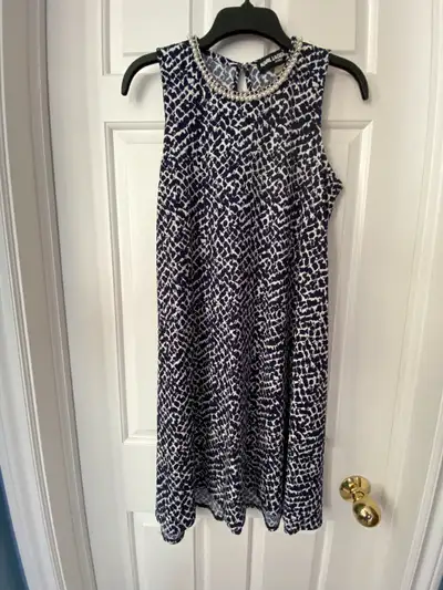 NEW - KARL LAGERFELD Paris Pearl Chain Neck Swing Dress, Size 4, View more