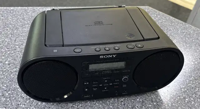 Sony ZS-RS60 BT/CD Boombox  in General Electronics in Oshawa / Durham Region - Image 3