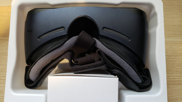 Samsung Gear VR-Virtual Reality Headset in General Electronics in Windsor Region - Image 2
