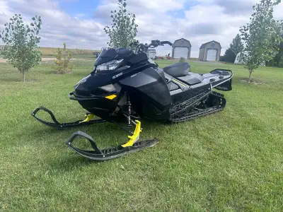 2017 Skidoo Summit X 850. 154" x 2.5" track with no missing lugs. No cracks in the plastics. Sliders...