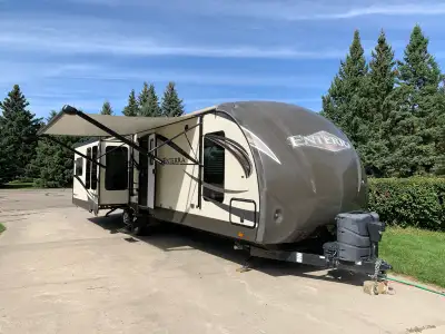 For sale a 2014 Cruiser RV Enterra E-317RES , 37' 3" travel trailer with 3 slideouts, designed for l...