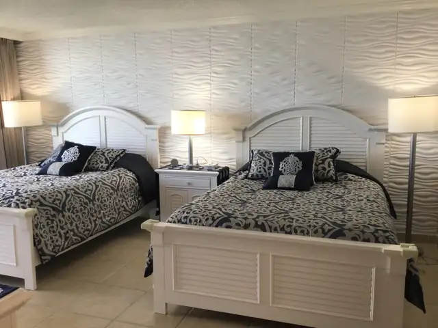 Miami Sunny-Isles oceanfront hotel condo studio on beach in Florida in Canada - Image 6