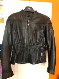 MOTORCYCLE JACKET/ WOMAN: Ride with Style & Safety!