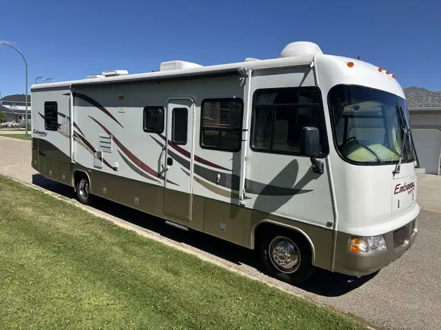 Embassy Motorhome 2006 in RVs & Motorhomes in Regina - Image 2