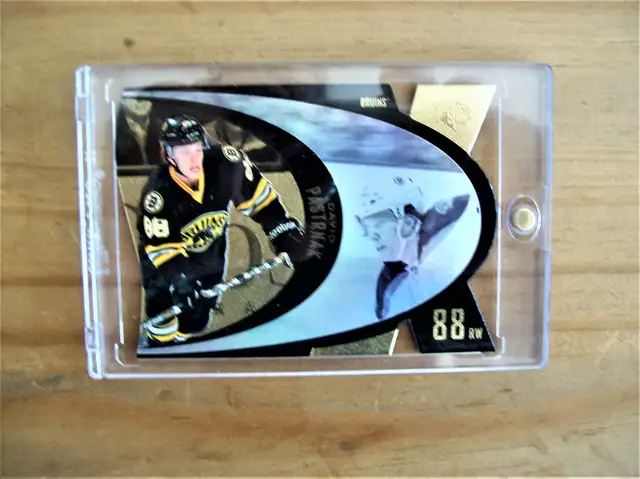 CARTE HOCKEY CARD, DAVID PASTRNAK  U.D. SPX GOLD ROOKIE DIE CUT. in Arts & Collectibles in Laval / North Shore - Image 2