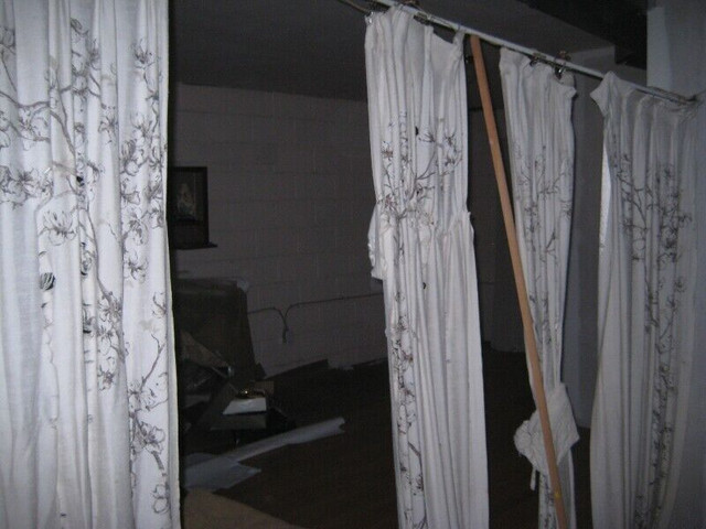 4 DAMAGED VINTAGE CURTAIN FABRIC/ 4 PANELS  ETC. in Hobbies & Crafts in City of Toronto - Image 3