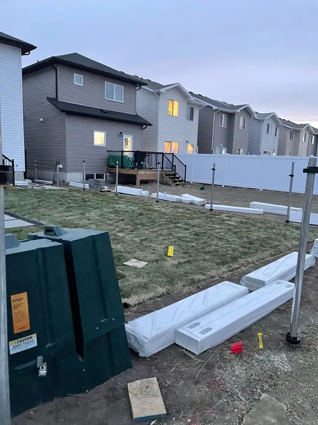 vinyl fence spring sale  in Decks & Fences in Saskatoon - Image 5
