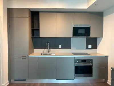 Brand new 1bdr Waterfront Condo   Parking   Locker