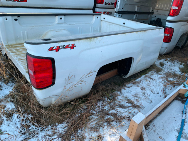 Chevy GMC 8ft truck box in Auto Body Parts in Edmonton - Image 4
