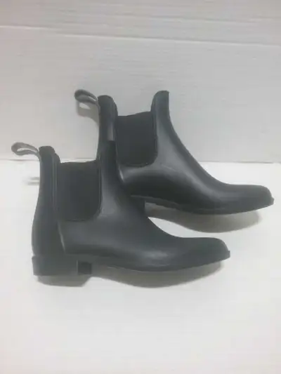 Cougar Rain Boots Size 6, View more
