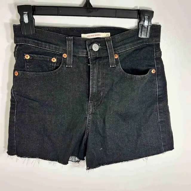 Levi's Shorts in Women's - Bottoms in City of Toronto - Image 2