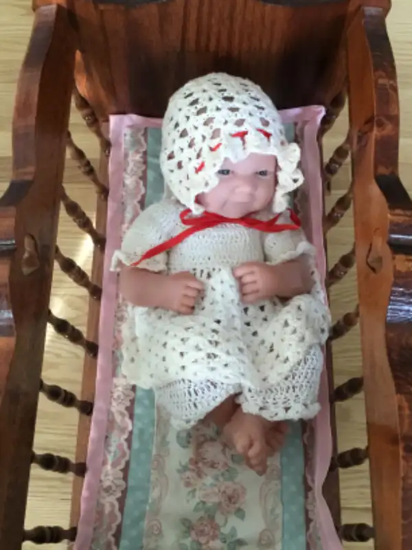 Antique baby cradle with baby in Other in Winnipeg - Image 5