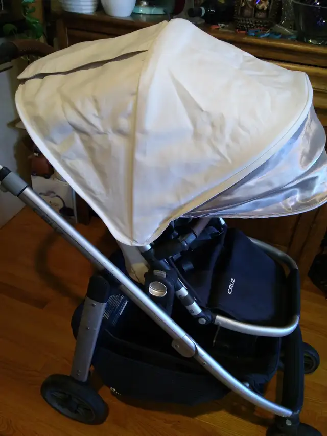 Uppababy Cruz Stroller Very Good Condition + Bassinet Available in Strollers, Carriers & Car Seats in City of Toronto - Image 3