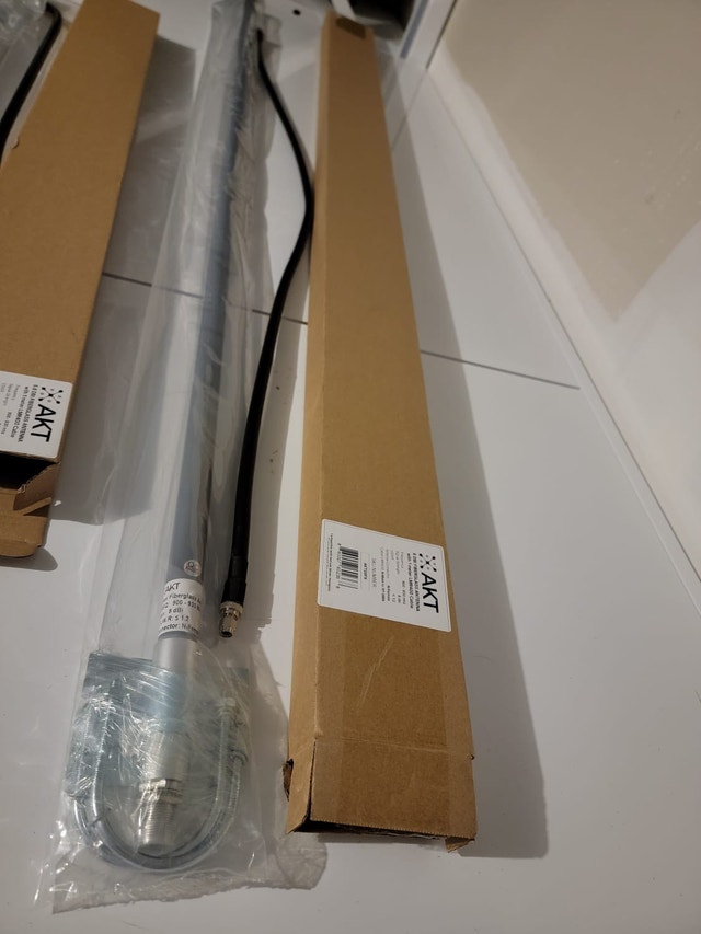 Helium Lorawan 915Mhz Antenna and Mounting bracket General