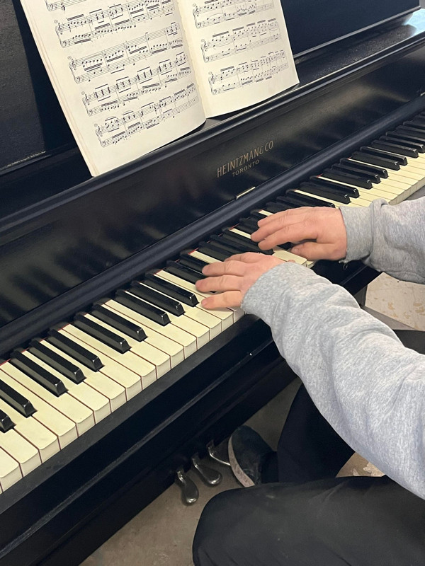 Heintzman Conservatory 54" Piano. TUNING & DELIVERY INCLUDED dans Pianos et claviers  à Ville de Montréal - Image 4