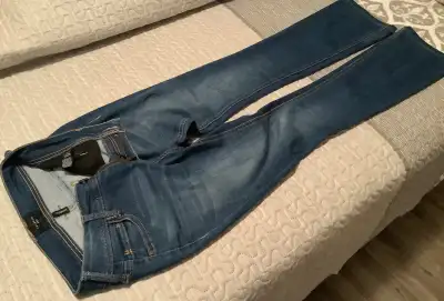 Jeans longue de marque Celebrity 41 coton,31 polyester,27 rayon, 1 spendex Grandeur: 1/25