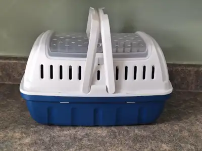 Small pet carries for kittens, hamsters, etc. ( New ) 10.00 .... Cash Only ... Meet up at Tim Horton...