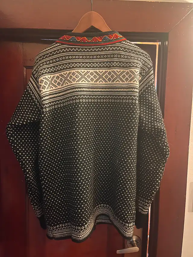 DALE OF NORWAY Men’s sweater never worn! in Men's in Belleville - Image 4