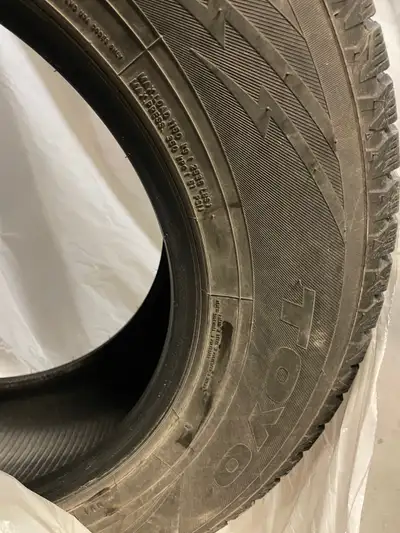 À VENDRE — 4 PNEUS D’HIVER TOYO 255/70R18 Prix : 300 $ pour les 4 pneus * Marque : Toyo * Dimension...