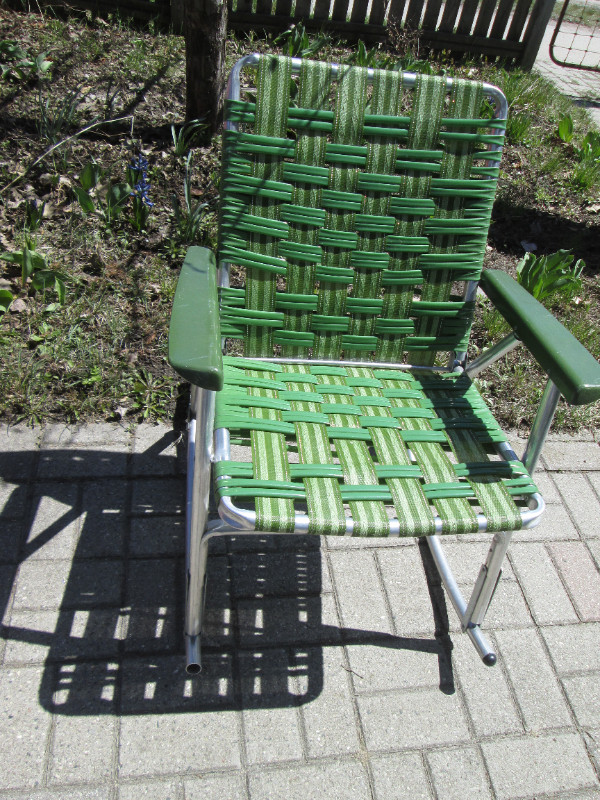 vintage lawn chair in Patio & Garden Furniture in North Bay - Image 2
