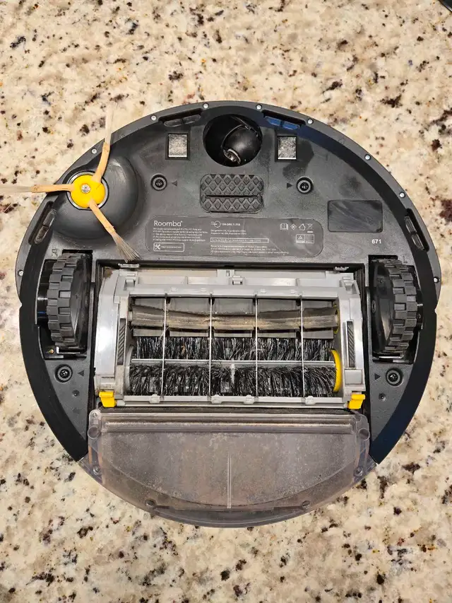 iRobot Roomba with Charging Dock in Vacuums in Calgary - Image 3