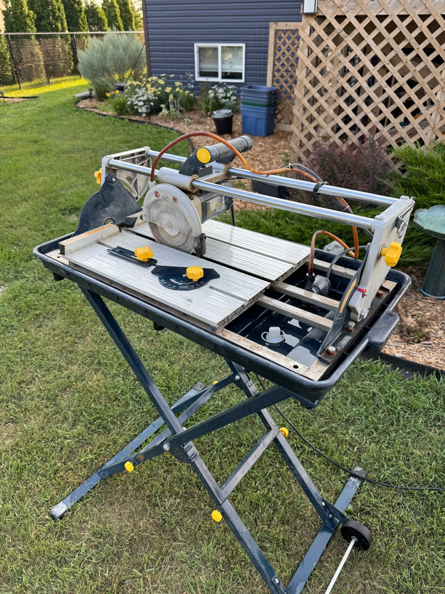 Master Craft wet tile saw in Power Tools in Saskatoon - Image 2