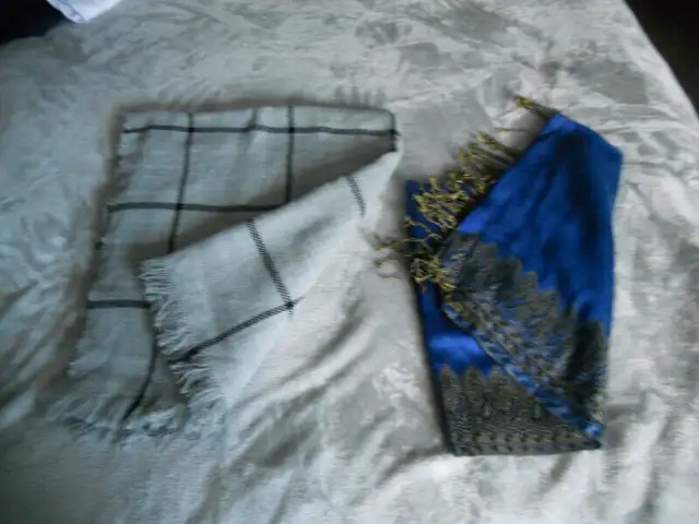 Scarf, Shawl, & Mitts in Women's - Other in Oshawa / Durham Region - Image 2