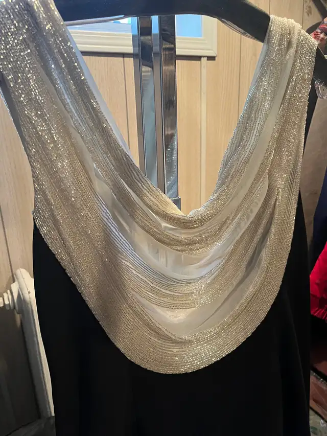 Woman’s dress in Women's - Dresses & Skirts in City of Toronto - Image 6