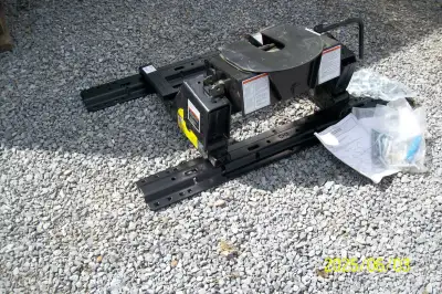 15K Reese Pro series manual slider 5th wheel hitch. Quick roll back for extra clearance from your tr...