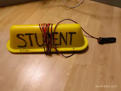 Ex "Taxi" sign, changed to "Student". Light works, good strength magnet to attach it to the car/truc...