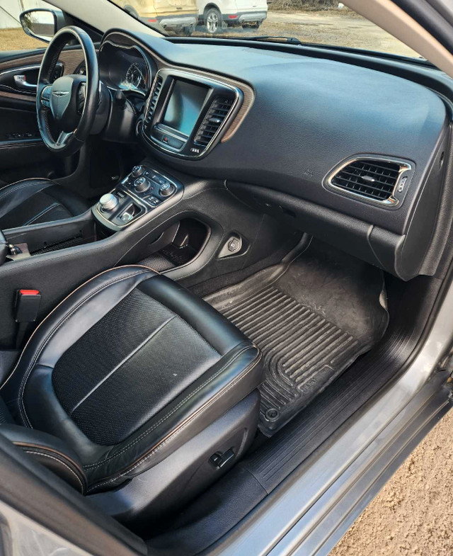 2015 Chrysler 200C-Series All Wheel Drive  in Cars & Trucks in Winnipeg - Image 4