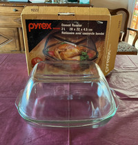 Vintage Pyrex Domed Roaster 1226, in Box