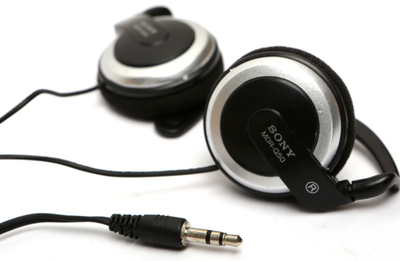 Sony MDR-Q50 Earphone Headphone for Retro Walkman Mp3 player or CD player working well gives old vin...